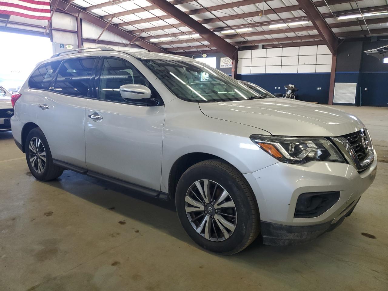 2017 Nissan Pathfinder VIN 5N1DR2MMXHC692208 Copart auction photo, minor dent/scratches damage thumbnail 4