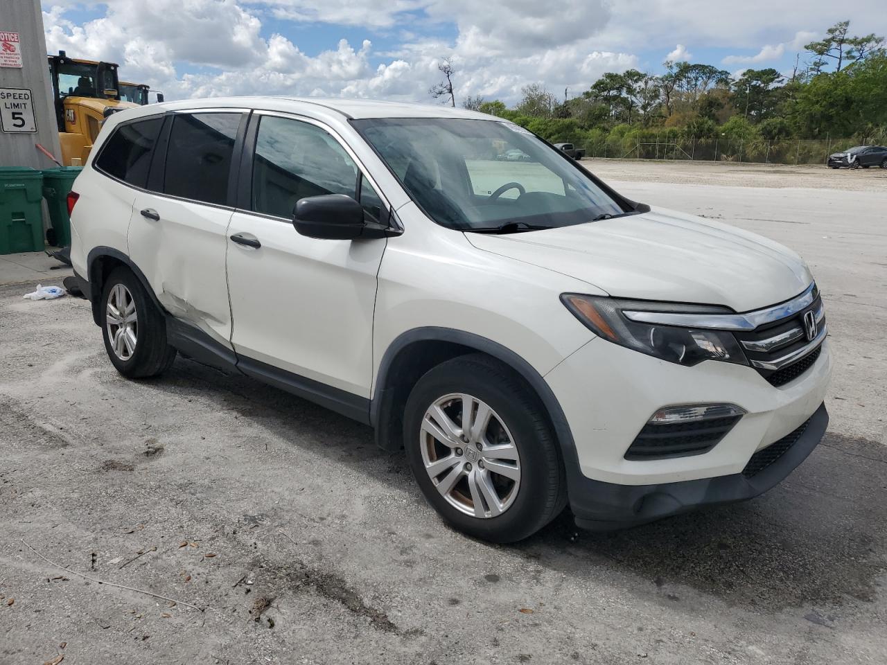 2017 Honda Pilot VIN 5FNYF5H18HB033840 Copart auction photo, side / minor dent/scratches damage thumbnail 4