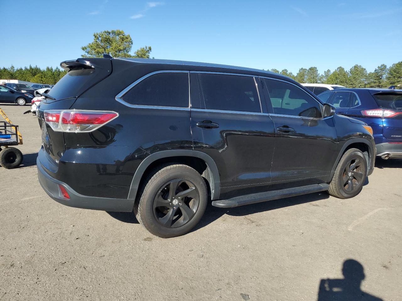 2014 Toyota Highlander VIN 5TDKKRFH2ES020887 Copart auction photo, side / rear end damage thumbnail 3