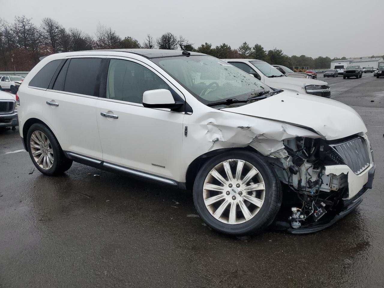 2011 Lincoln MKX VIN 2LMDJ8JK4BBJ05848 Copart auction photo, front end / minor dent/scratches damage thumbnail 4