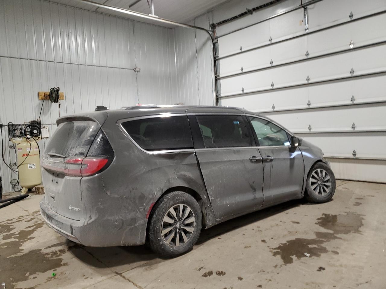 2021 Chrysler Pacifica VIN 2C4RC1L77MR596376 Copart auction photo, front end / rear end damage thumbnail 3