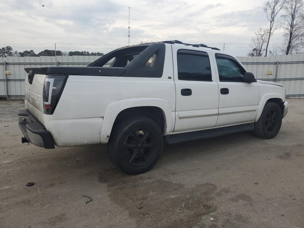 2005 Chevrolet Avalanche VIN 3GNEC12Z45G212232 Copart auction photo, front end damage thumbnail 3