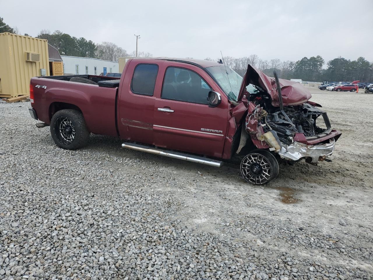 2013 GMC Sierra VIN 1GTR2VE76DZ197097 Copart auction photo, front end / side damage thumbnail 4