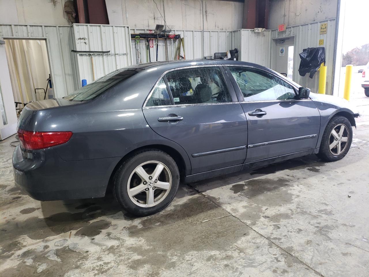 2005 Honda Accord VIN 1HGCM56735A110367 Copart auction photo, side / front end damage thumbnail 3