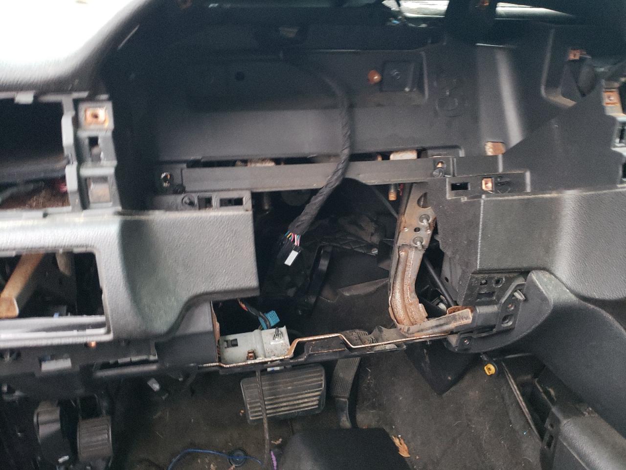 2007 GMC Sierra VIN 2GTEK638471630204 Copart auction photo, stripped damage thumbnail 9