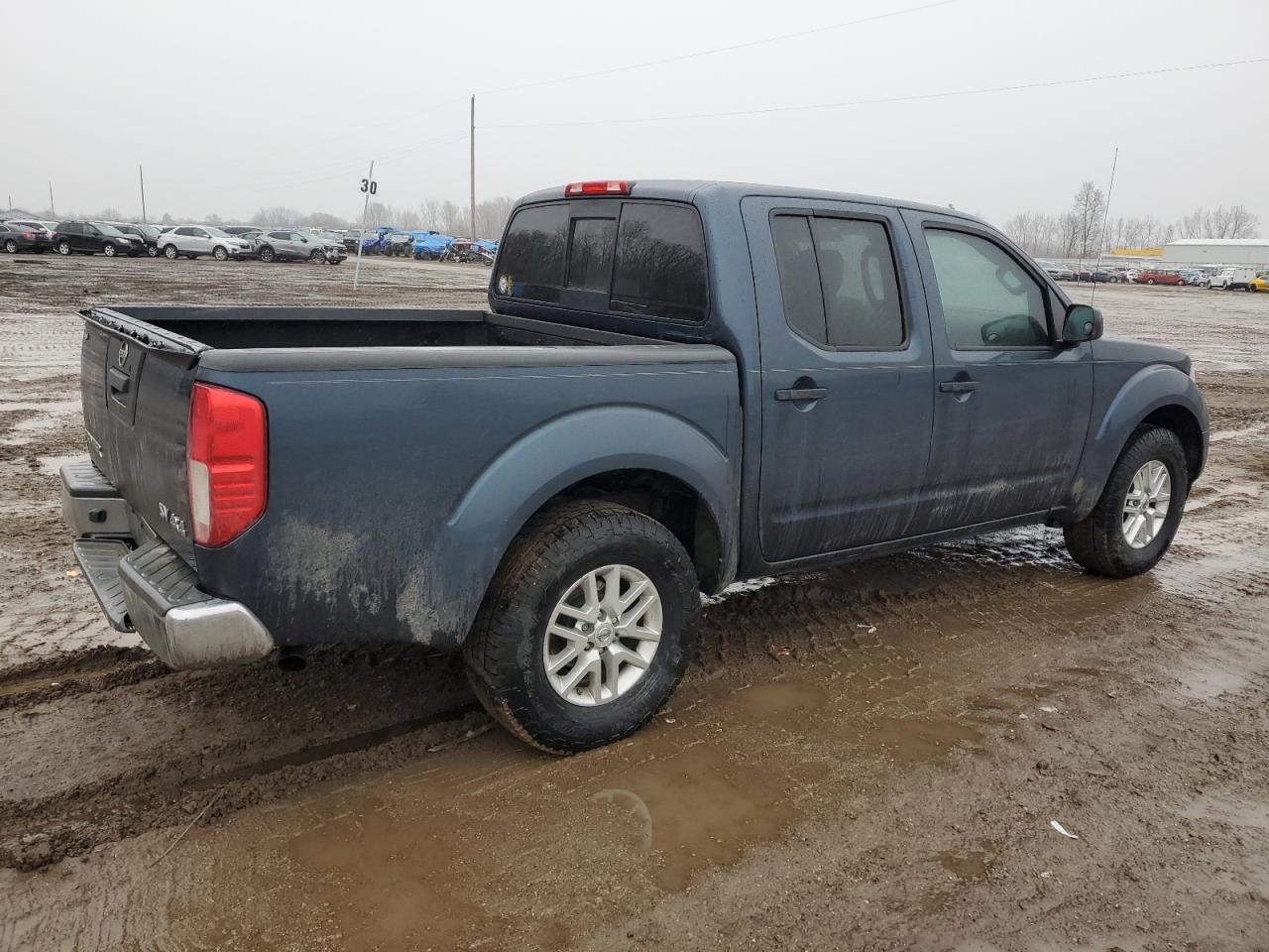 2015 Nissan Navara (Frontier) VIN 1N6AD0EV7FN716366 Copart auction photo, front end / side damage thumbnail 3