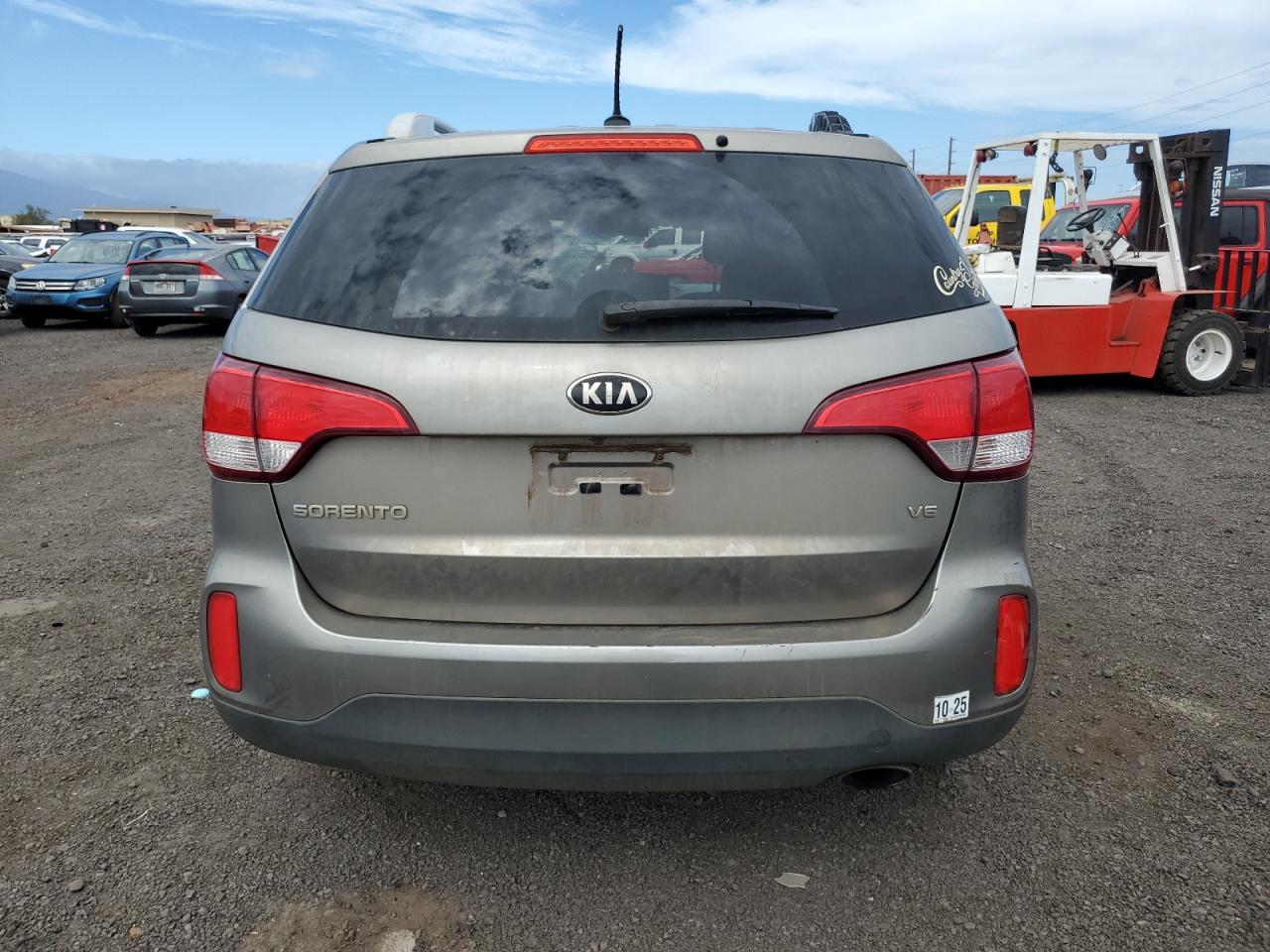 2015 KIA Sorento VIN 5XYKTDA77FG620706 Copart auction photo, all over damage thumbnail 6