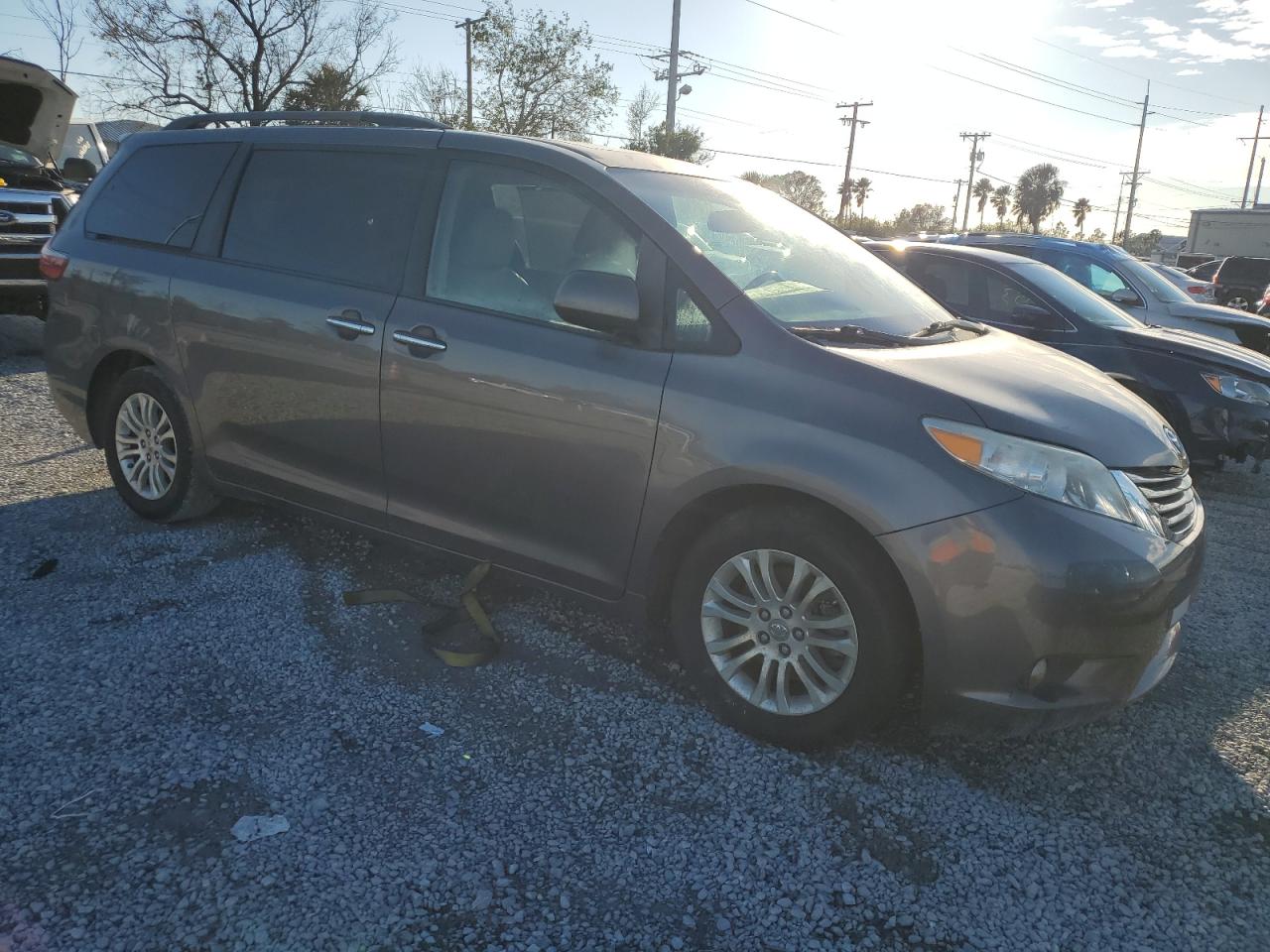 2015 Toyota Sienna VIN 5TDYK3DC6FS657118 Copart auction photo, water/flood damage thumbnail 4