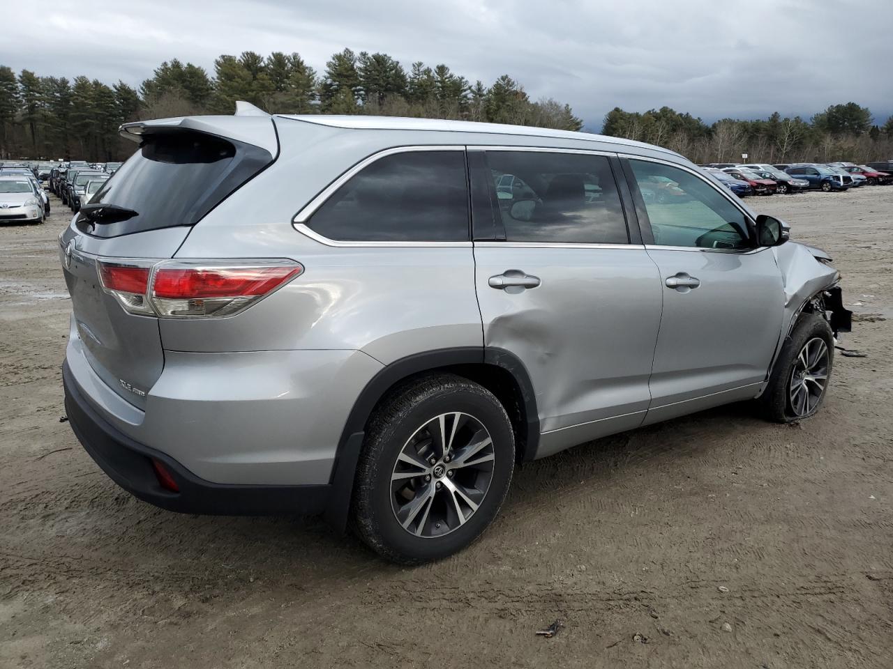 2016 Toyota Highlander VIN 5TDJKRFH6GS301962 Copart auction photo, front end / side damage thumbnail 3