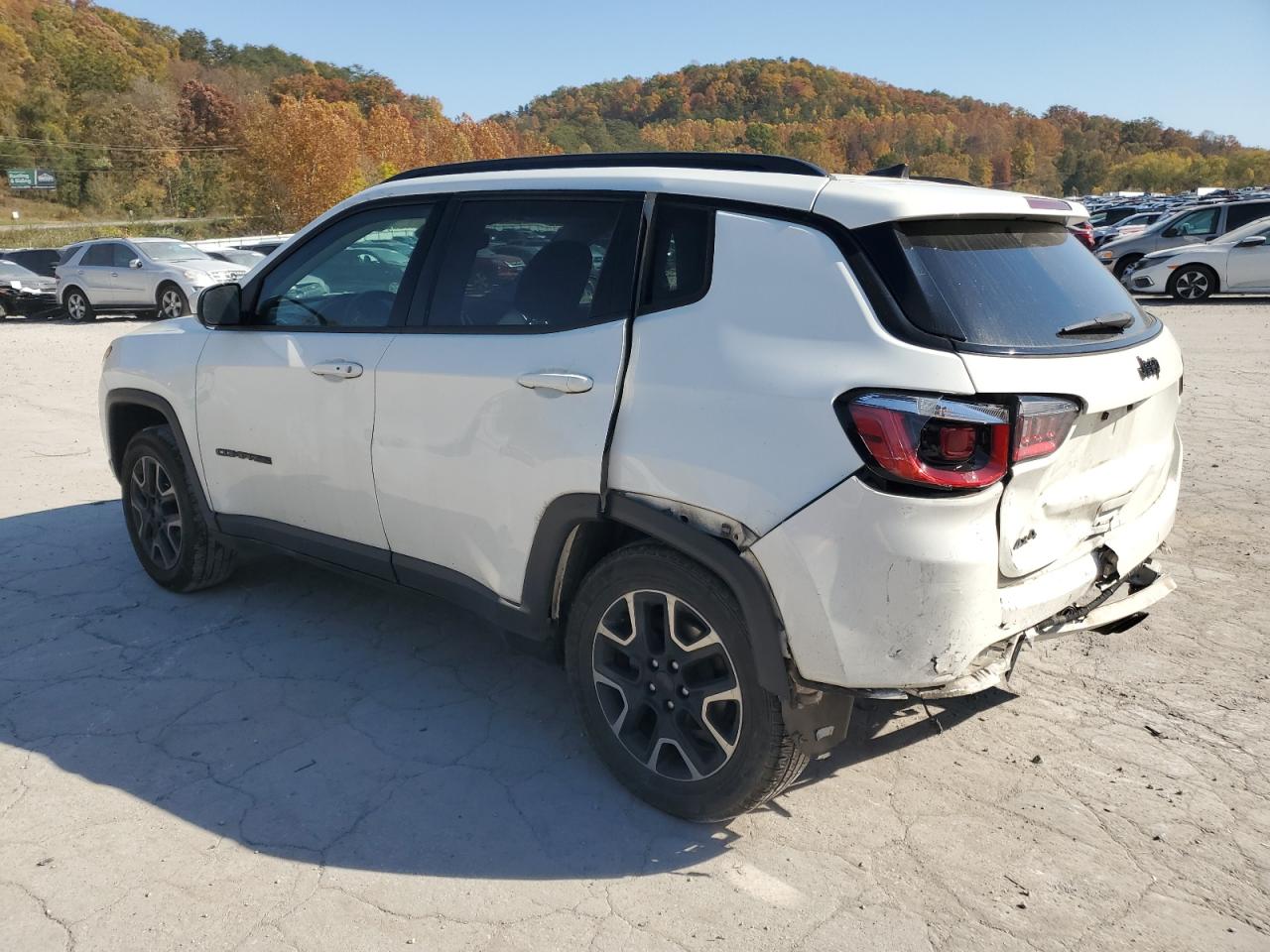 2019 Jeep Compass VIN 3C4NJDABXKT689237 Copart auction photo, rear end / side damage thumbnail 2