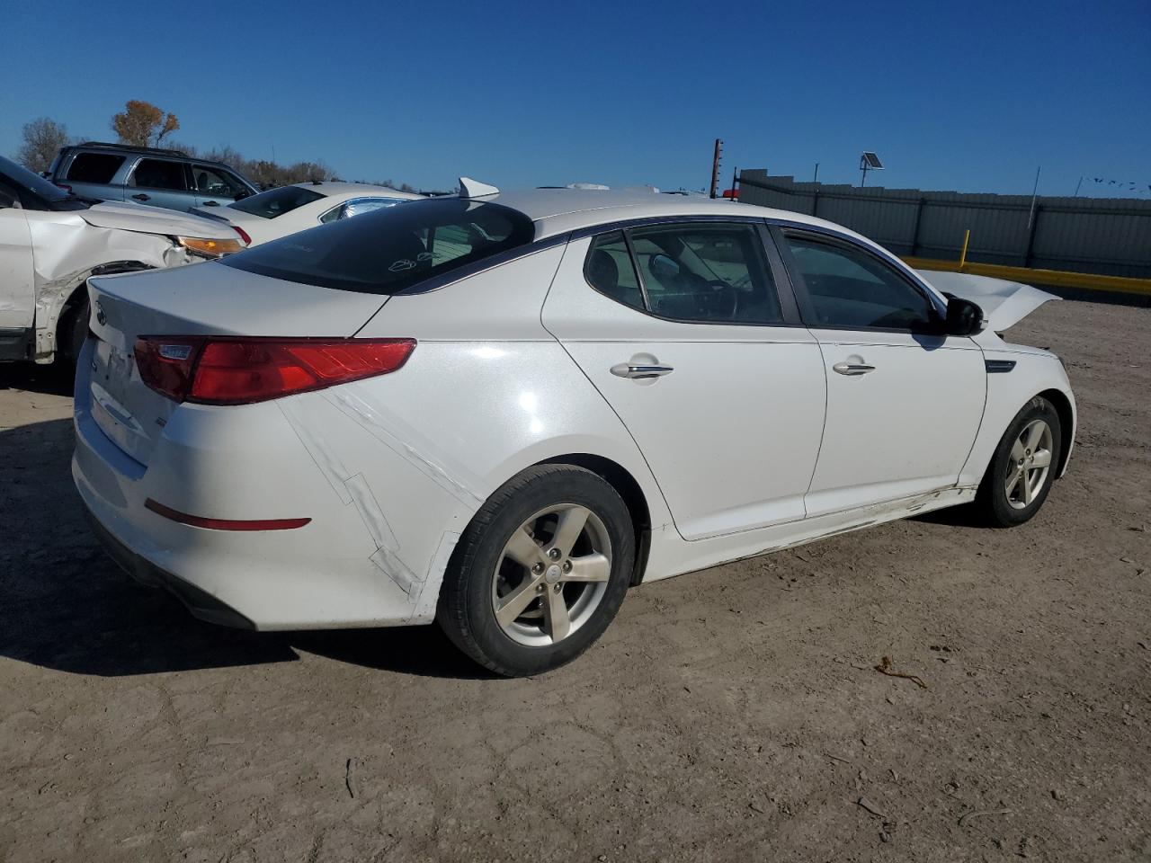 2015 KIA Optima VIN KNAGM4A78F5559522 Copart auction photo, front end damage thumbnail 3