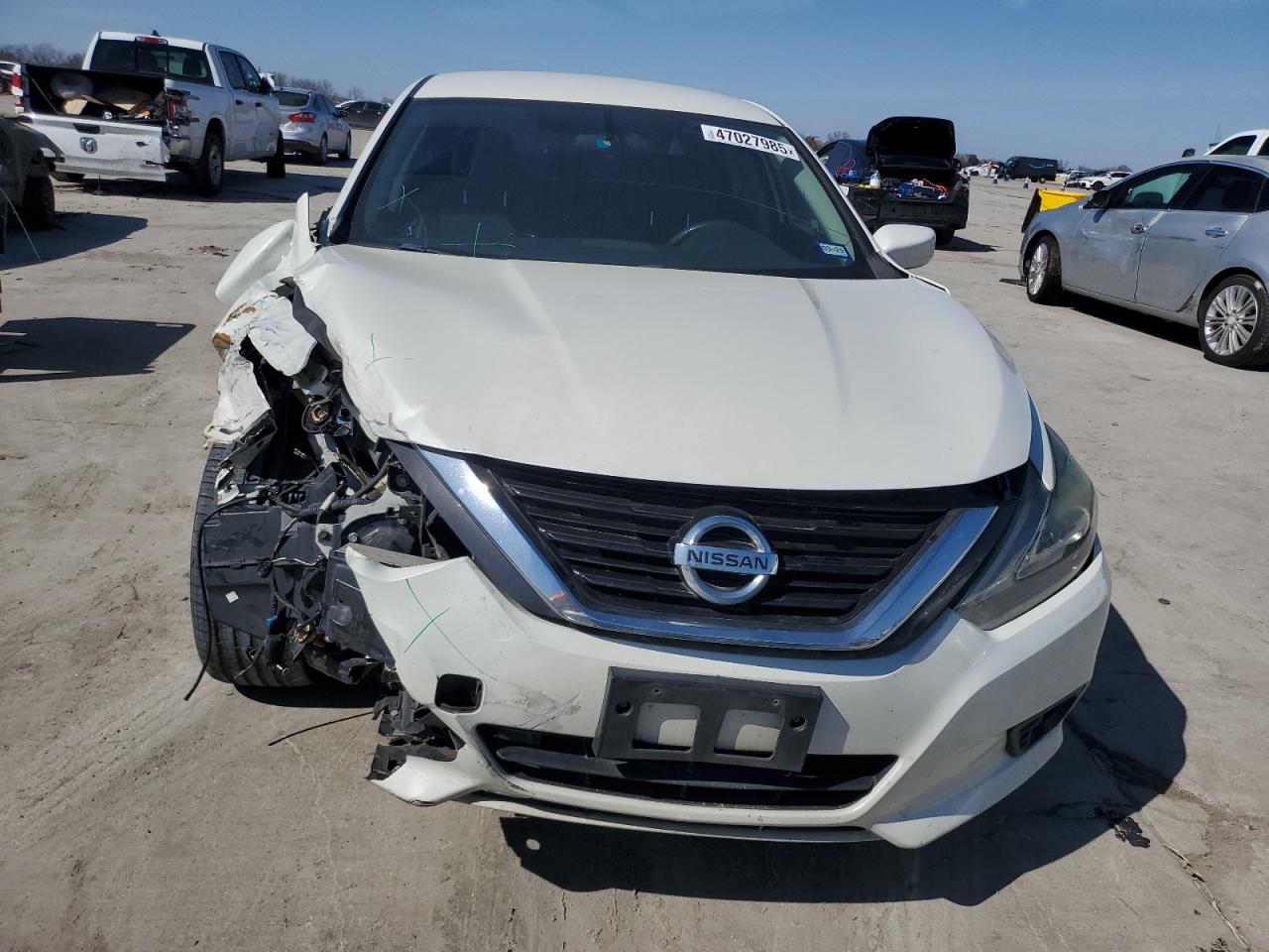 2018 Nissan Altima VIN 1N4AL3AP6JC115104 Copart auction photo, front end / side damage thumbnail 5