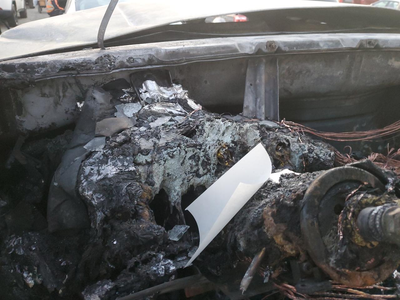 1998 Chevrolet GMT-400 VIN 2GCEK19RXW1193021 Copart auction photo, burn damage thumbnail 9