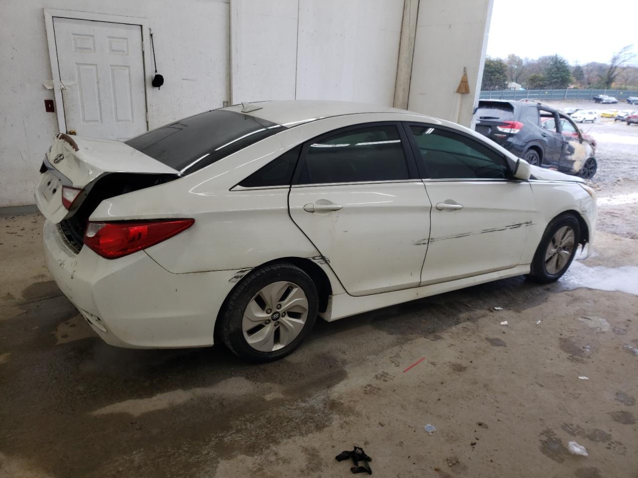 2014 Hyundai Sonata VIN 5NPEB4AC6EH815118 Copart auction photo, all over damage thumbnail 3