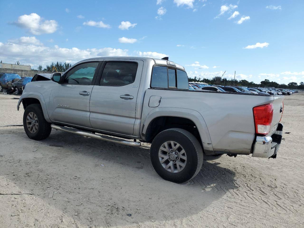 2017 Toyota Tacoma VIN 5TFAZ5CN8HX022894 Copart auction photo, front end / minor dent/scratches damage thumbnail 2