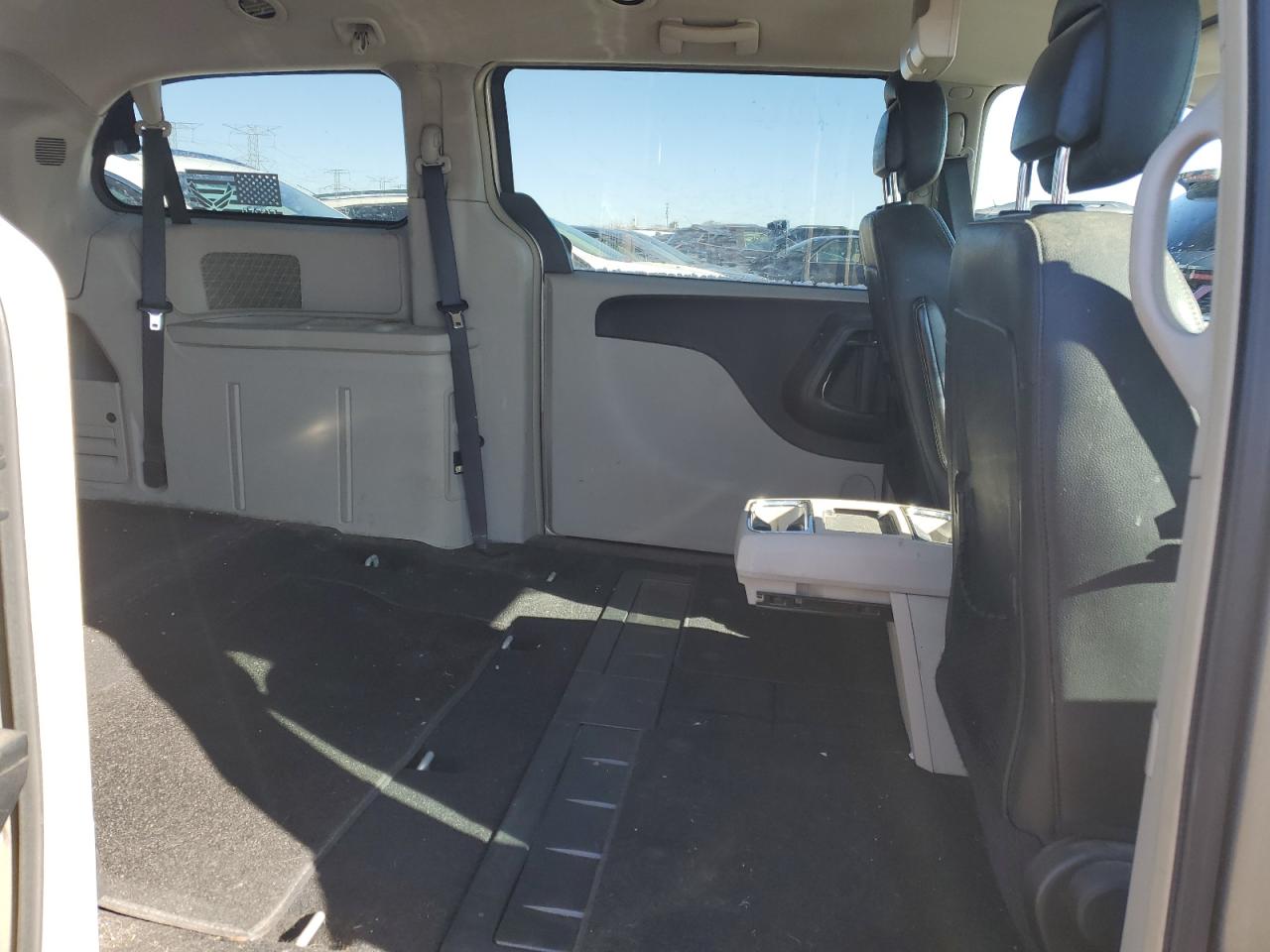 2016 Chrysler Town & Country VIN 2C4RC1AG6GR247068 Copart auction photo, front end damage thumbnail 11