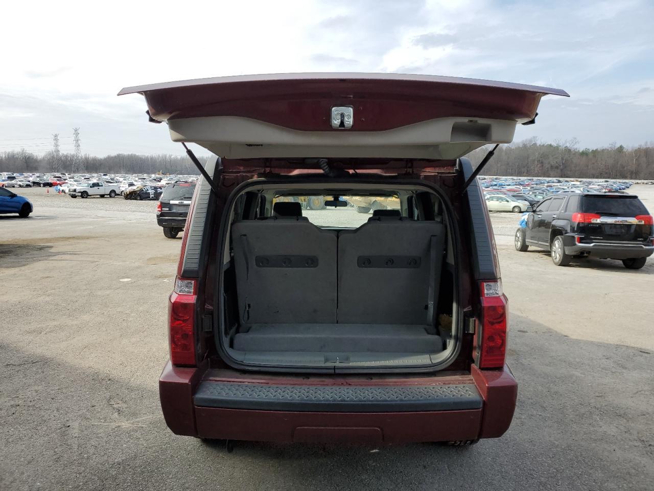 2007 Jeep Commander VIN 1J8HH48K07C664096 Copart auction photo, front end / minor dent/scratches damage thumbnail 6