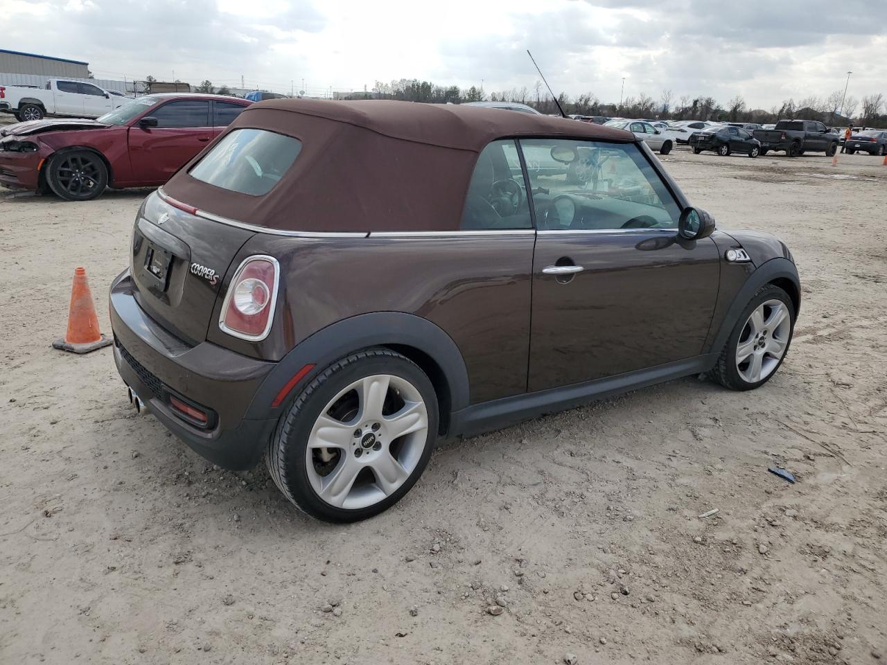 2011 MINI Cooper VIN WMWZP3C58BTX83725 Copart auction photo, top/roof / minor dent/scratches damage thumbnail 3