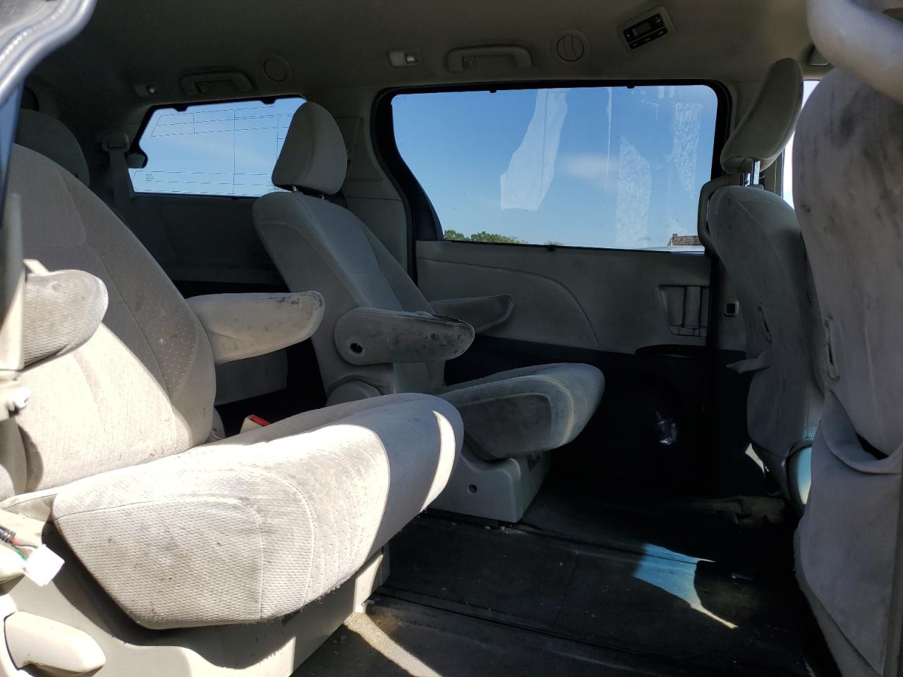 2017 Toyota Sienna VIN 5TDJZ3DC0HS162025 Copart auction photo, side damage thumbnail 11