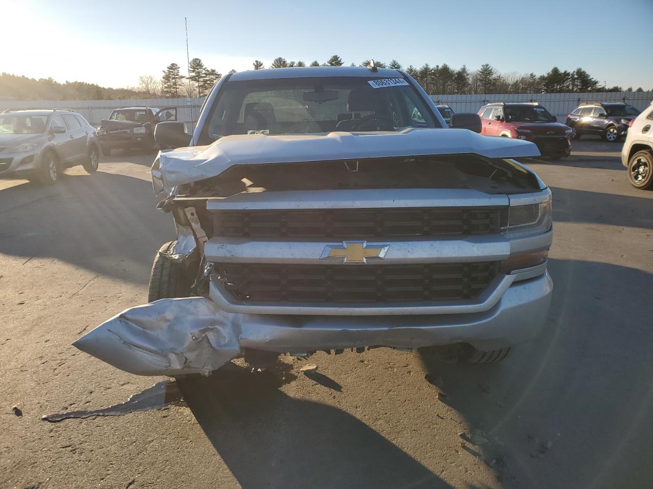 2018 Chevrolet Silverado VIN 3GCUKPEH2JG158873 Copart auction photo, side / front end damage thumbnail 5
