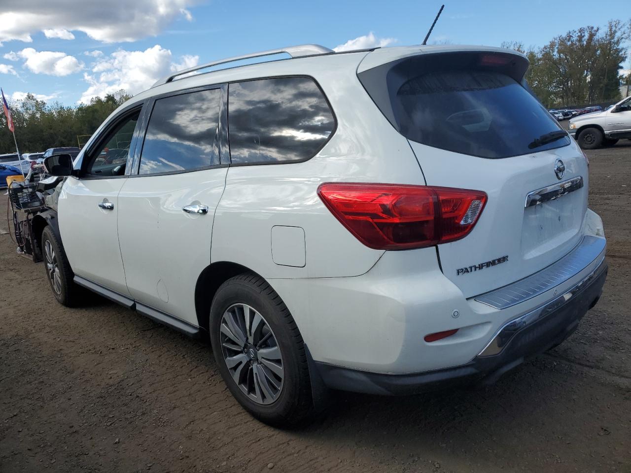 2017 Nissan Pathfinder VIN 5N1DR2MM9HC695584 Copart auction photo, front end damage thumbnail 2