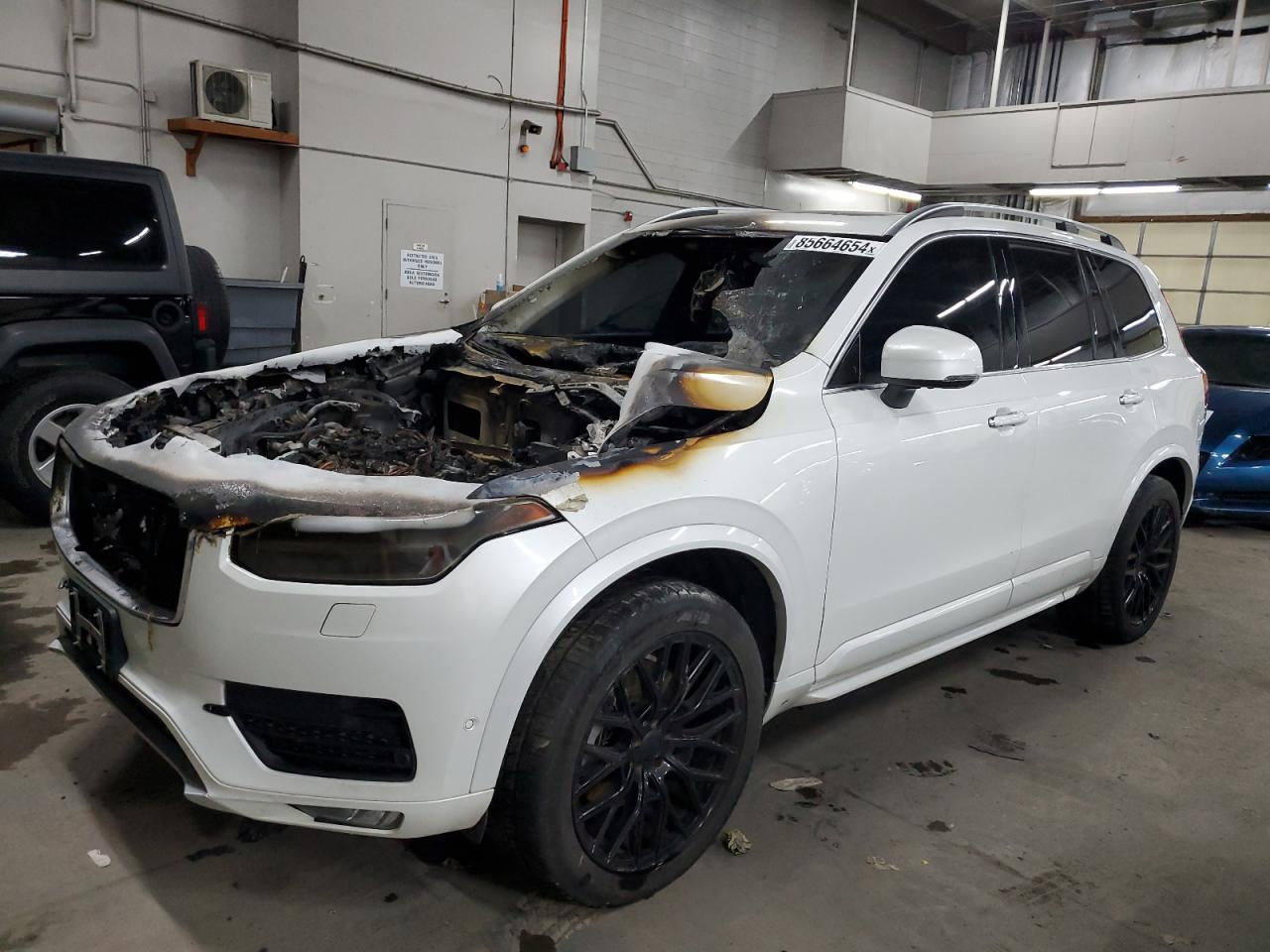 2016 Volvo XC90 VIN YV4A22PK4G1026927 - Copart auction photo