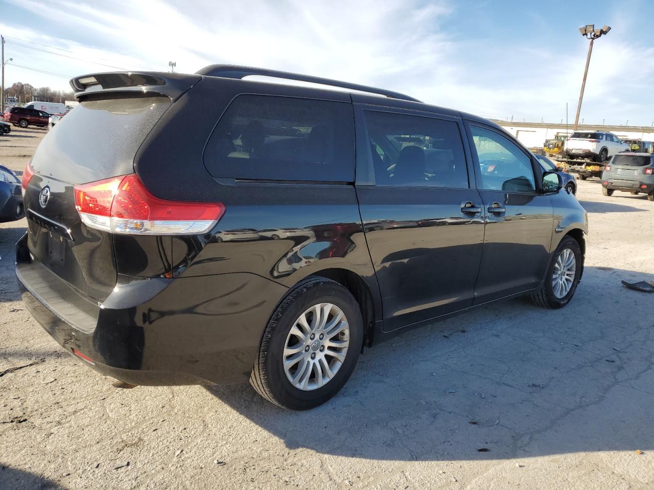 2012 Toyota Sienna VIN 5TDYK3DC5CS262567 Copart auction photo, front end / minor dent/scratches damage thumbnail 3