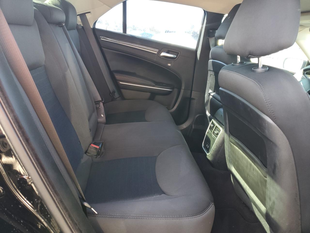 2019 Chrysler 300 VIN 2C3CCAAG2KH590727 Copart auction photo, water/flood damage thumbnail 11