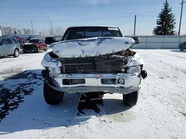 2000 Dodge RAM VIN 1B7KF23W4YJ137421 Copart auction photo, front end damage thumbnail 11