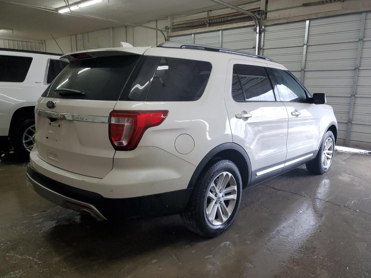 2017 Ford Explorer VIN 1FM5K7D8XHGB58871 Copart auction photo, side / rear end damage thumbnail 3