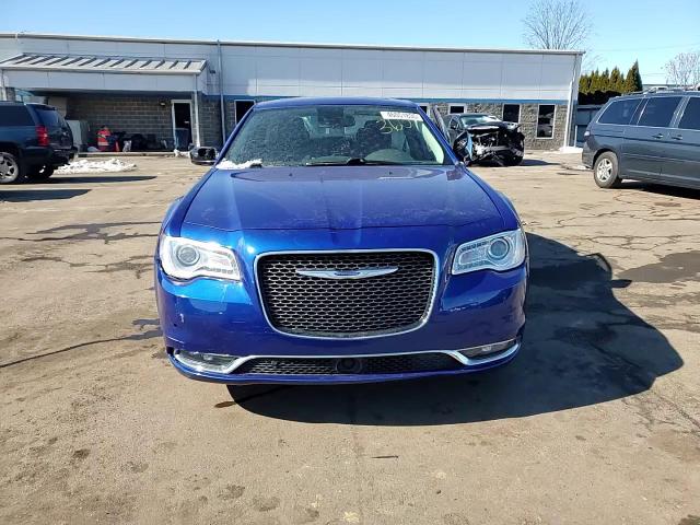 2019 Chrysler 300 VIN 2C3CCAKG9KH722784 Copart auction photo, side / minor dent/scratches damage thumbnail 11