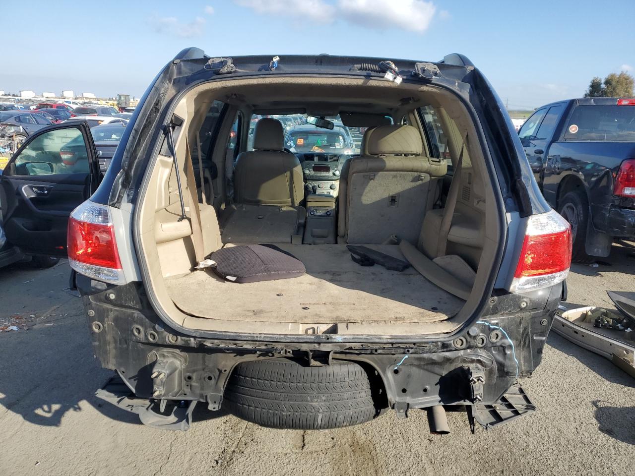 2012 Toyota Highlander VIN 5TDBK3EH9CS100554 Copart auction photo, all over damage thumbnail 6