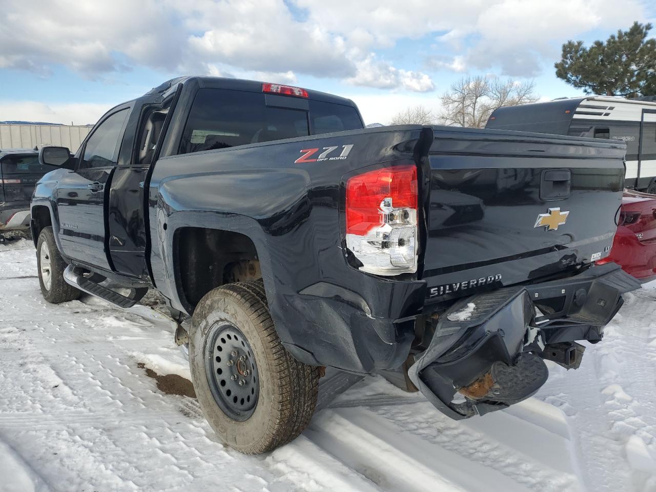 2018 Chevrolet Silverado VIN 3GCUKREC0JG184209 Copart auction photo, side / rear end damage thumbnail 2