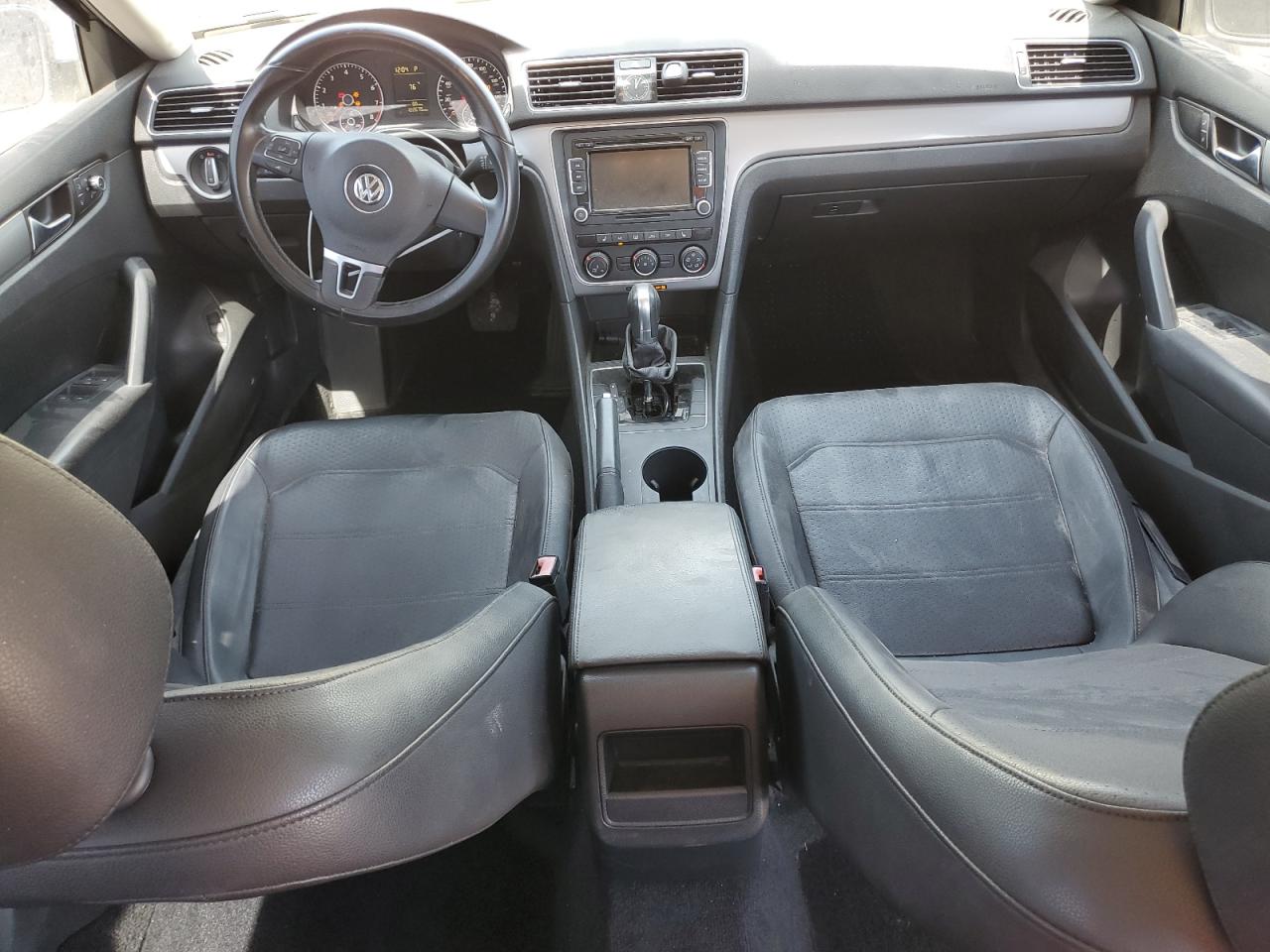 2015 Volkswagen Passat VIN 1VWAT7A32FC033390 Copart auction photo, front end / side damage thumbnail 8