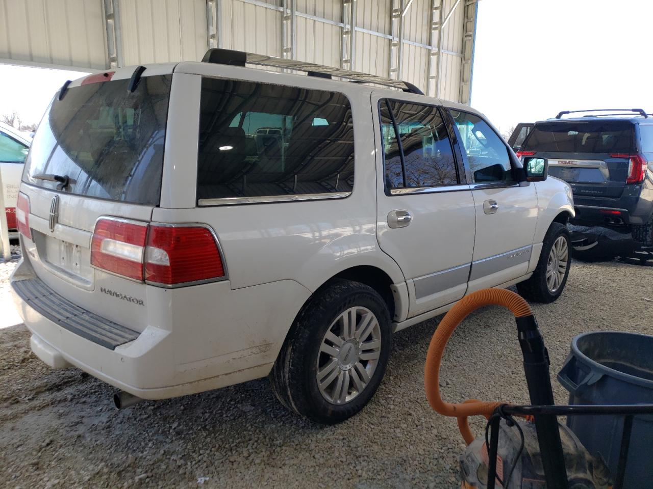 2011 Lincoln Navigator VIN 5LMJJ2J57BEJ08055 Copart auction photo, front end damage thumbnail 3