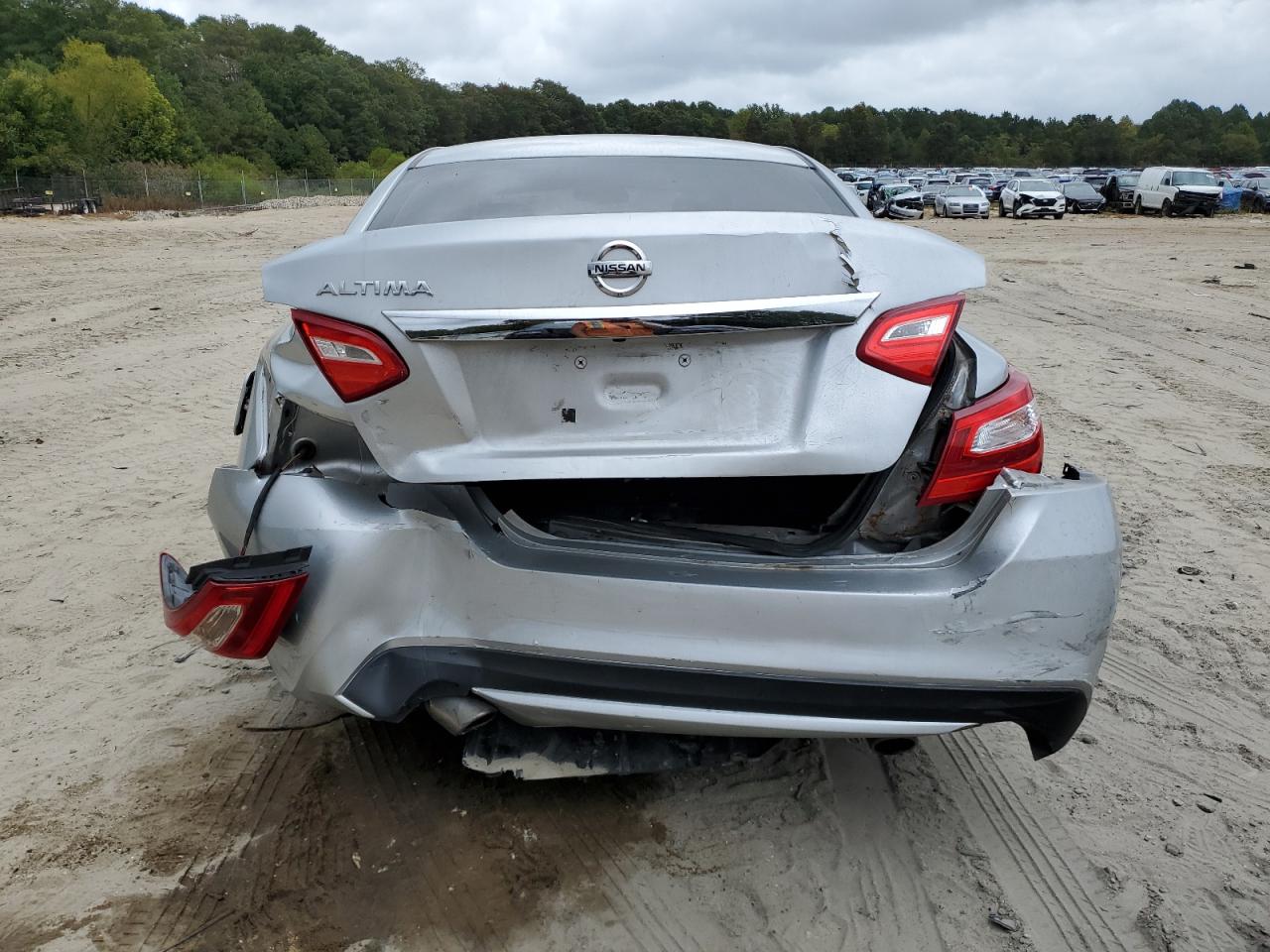 2016 Nissan Altima VIN 1N4AL3AP2GN318942 Copart auction photo, rear end / minor dent/scratches damage thumbnail 6