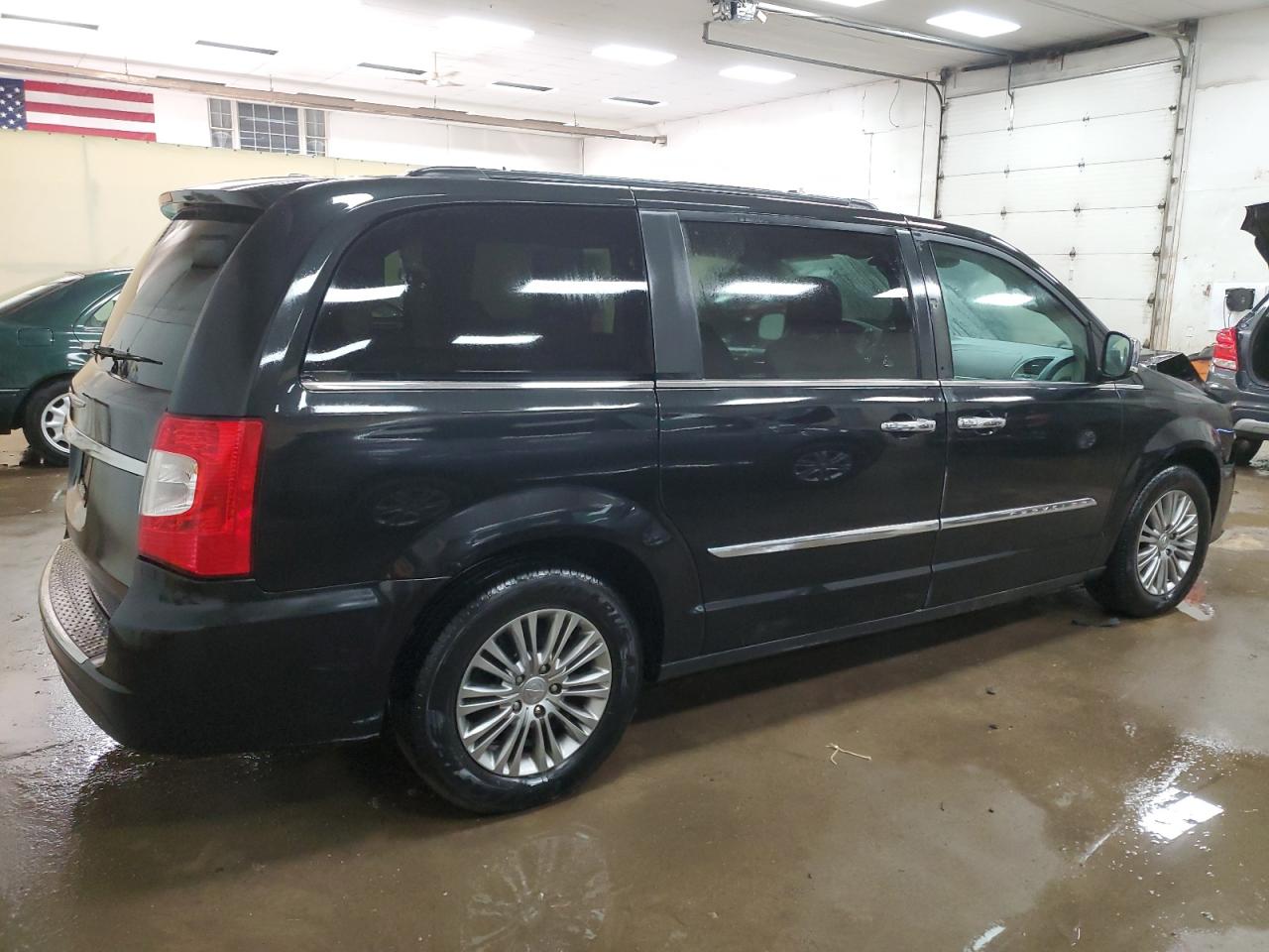 2016 Chrysler Town & Country VIN 2C4RC1CG2GR208281 Copart auction photo, front end / minor dent/scratches damage thumbnail 3