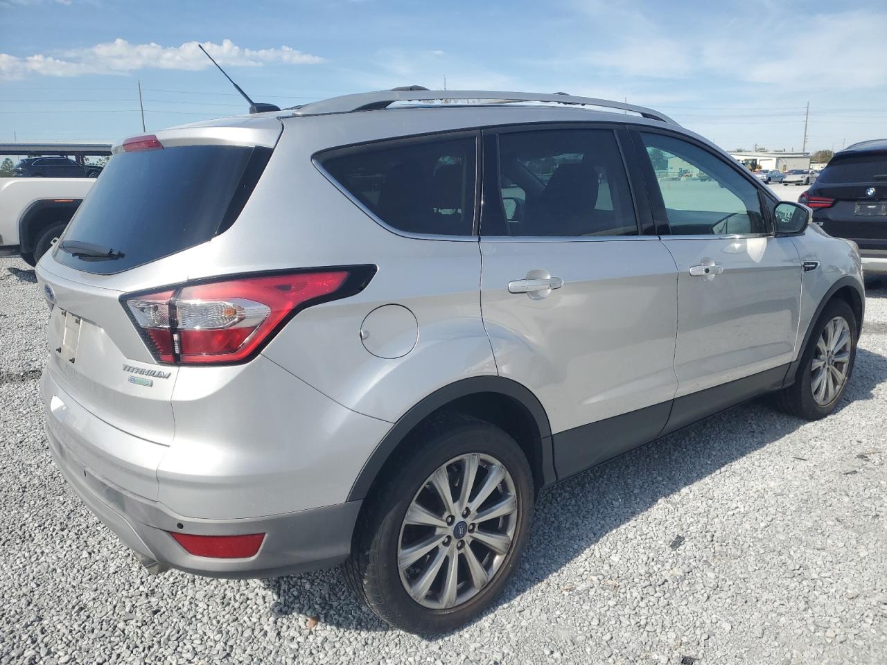 2017 Ford Escape VIN 1FMCU0J95HUD84470 Copart auction photo, minor dent/scratches damage thumbnail 3
