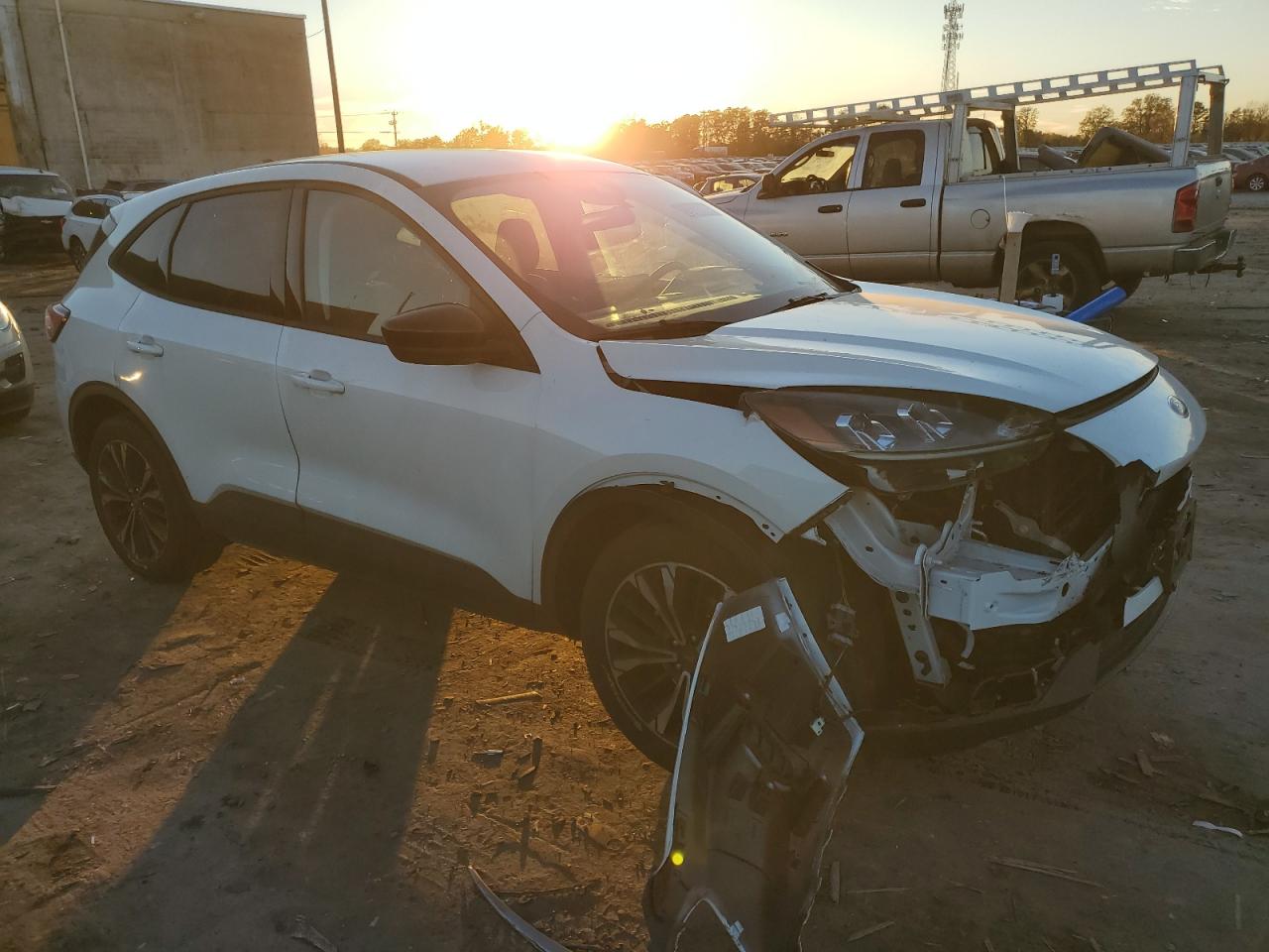 2022 Ford Escape VIN 1FMCU9G60NUB98865 Copart auction photo, front end / minor dent/scratches damage thumbnail 4