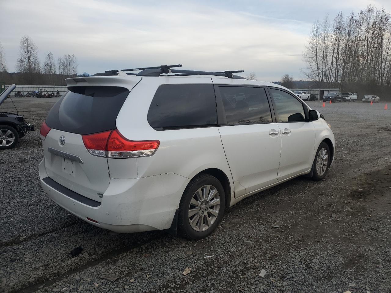 2012 Toyota Sienna VIN 5TDDK3DC2CS038039 Copart auction photo, front end damage thumbnail 3