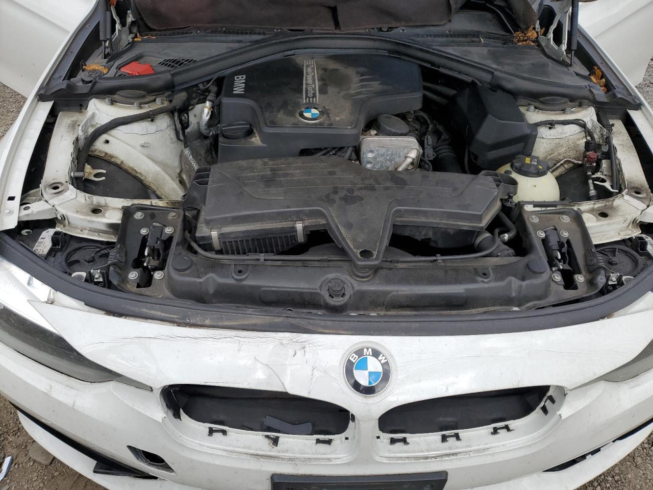 2016 BMW 3er VIN WBA8E5G51GNT93522 Copart auction photo, front end / minor dent/scratches damage thumbnail 12
