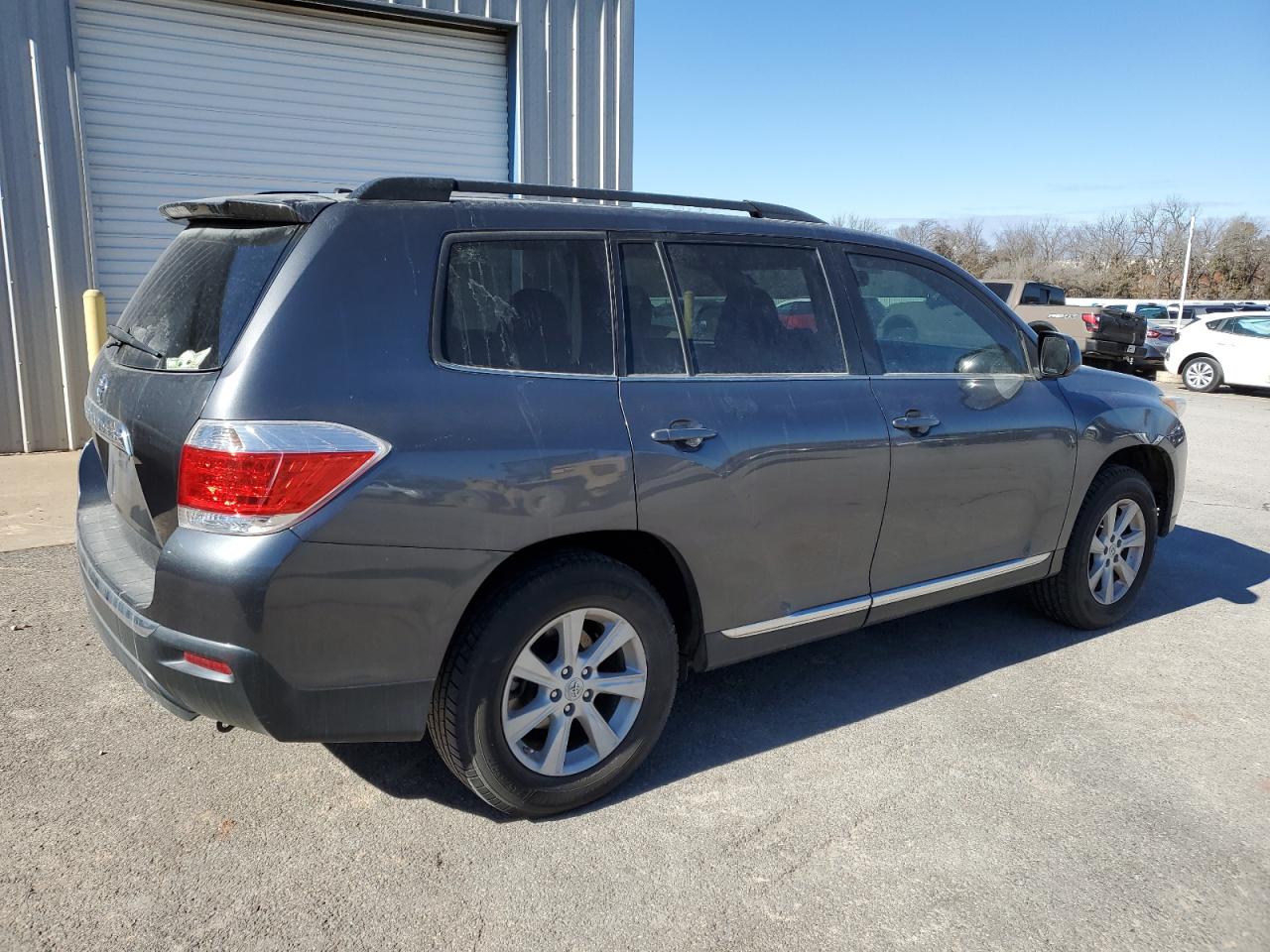 2011 Toyota Highlander VIN 5TDZK3EH7BS049374 Copart auction photo, hail / minor dent/scratches damage thumbnail 3