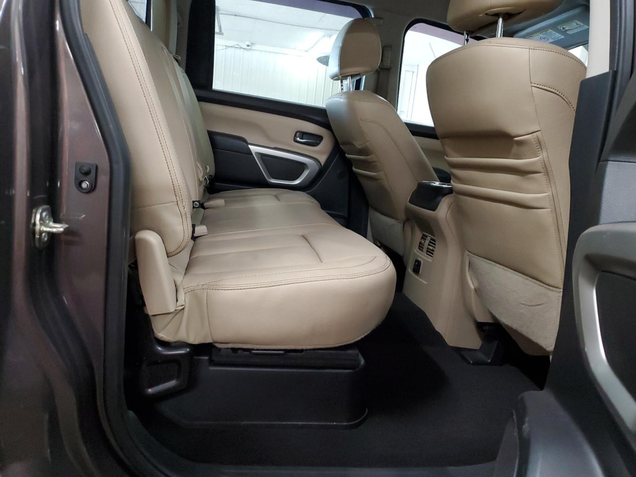 2016 Nissan Titan VIN 1N6BA1F43GN517549 Copart auction photo, minor dent/scratches damage thumbnail 10
