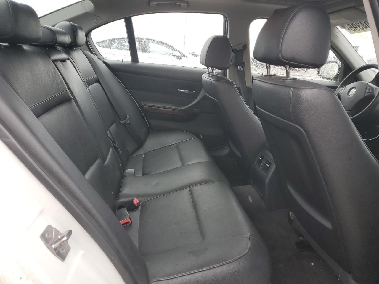 2011 BMW 3er VIN WBAPK7C50BA463744 Copart auction photo, undercarriage / minor dent/scratches damage thumbnail 10