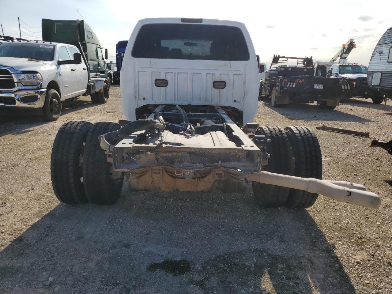 2015 Ford F450 VIN 1FD9X4GTXFEB25802 Copart auction photo, undercarriage / minor dent/scratches damage thumbnail 6