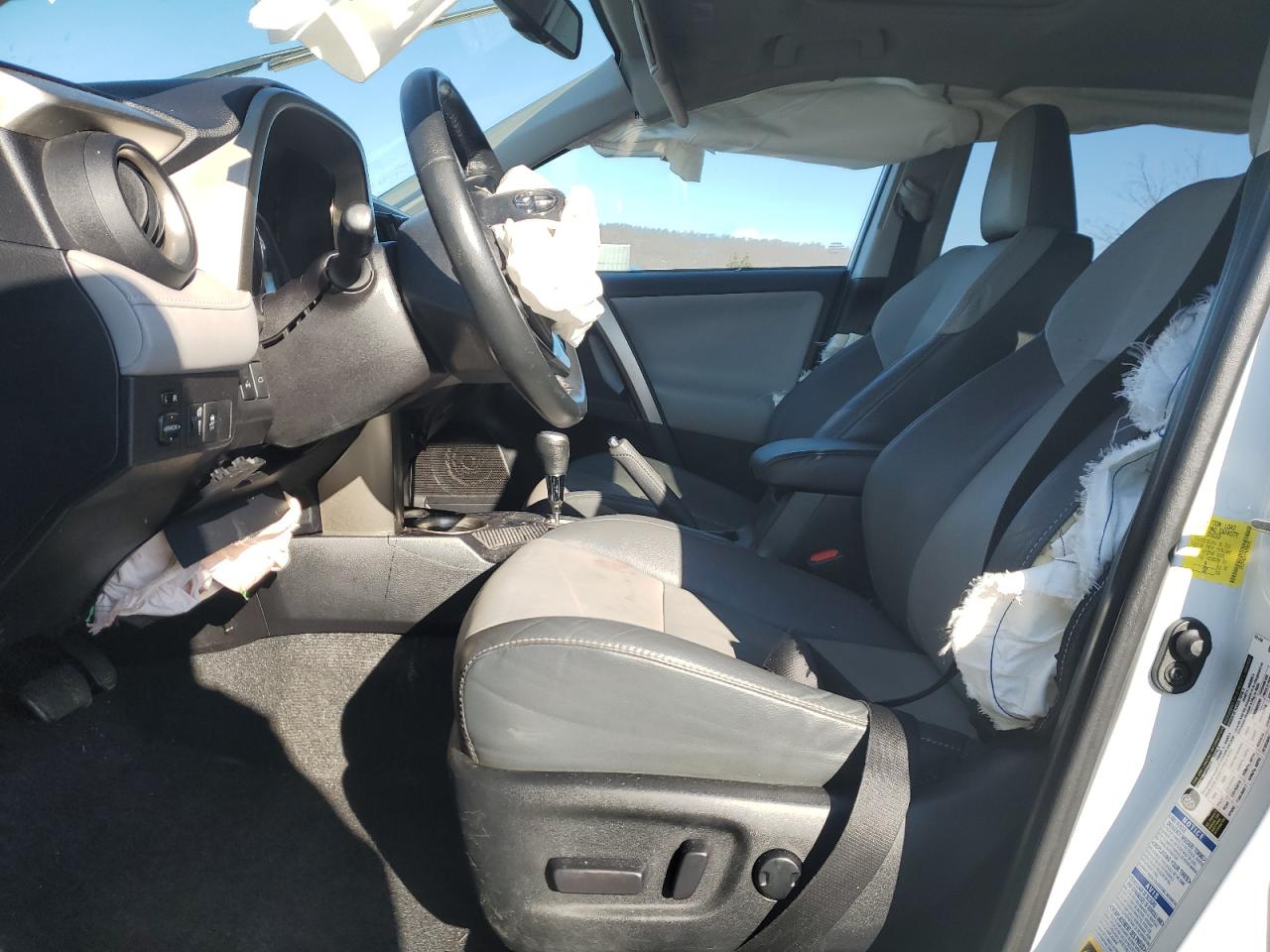 2015 Toyota RAV 4 VIN 2T3DFREVXFW336591 Copart auction photo, front end / minor dent/scratches damage thumbnail 7
