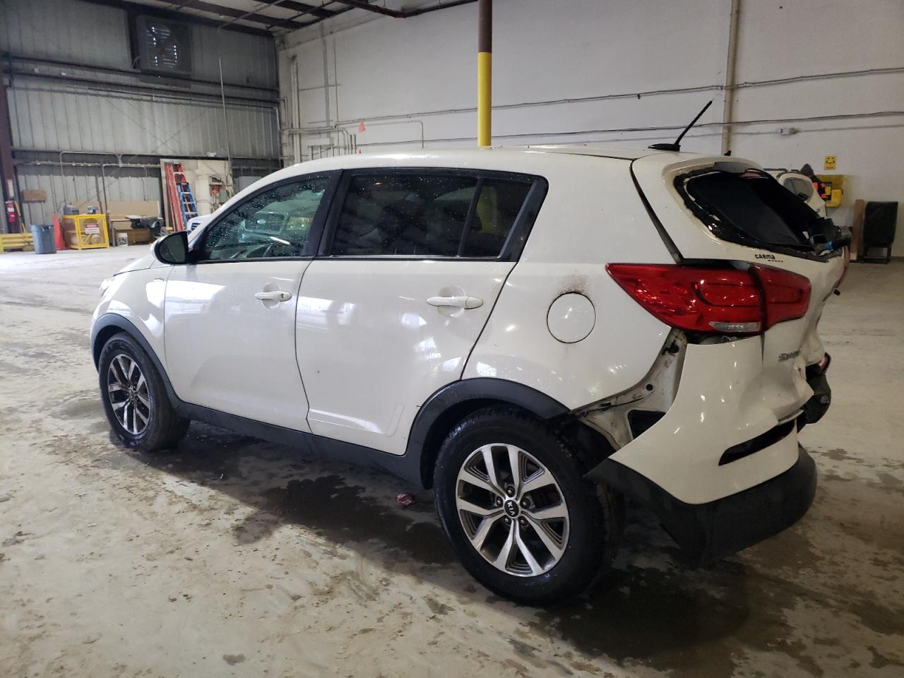 2016 KIA Sportage VIN KNDPBCAC9G7877915 Copart auction photo, rear end damage thumbnail 2