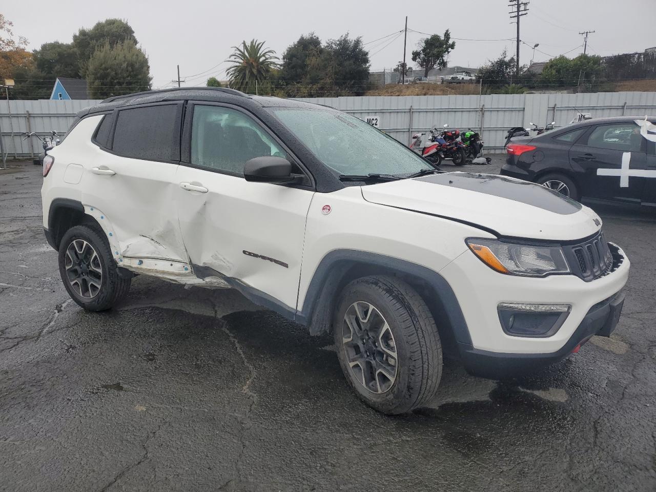 2020 Jeep Compass VIN 3C4NJDDB0LT203354 Copart auction photo, side / front end damage thumbnail 4