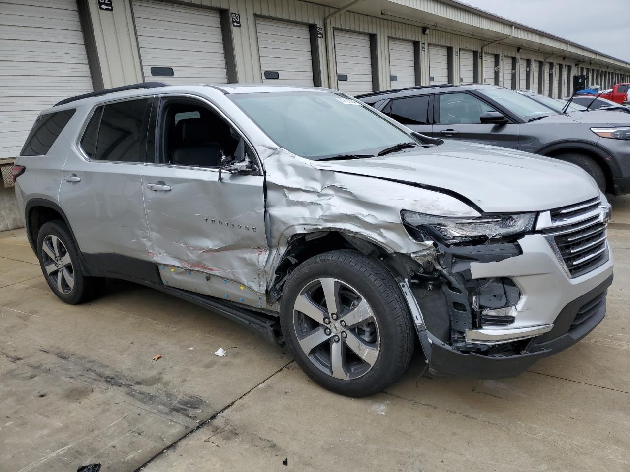 2022 Chevrolet Traverse VIN 1GNERHKW2NJ140104 Copart auction photo, front end / side damage thumbnail 4