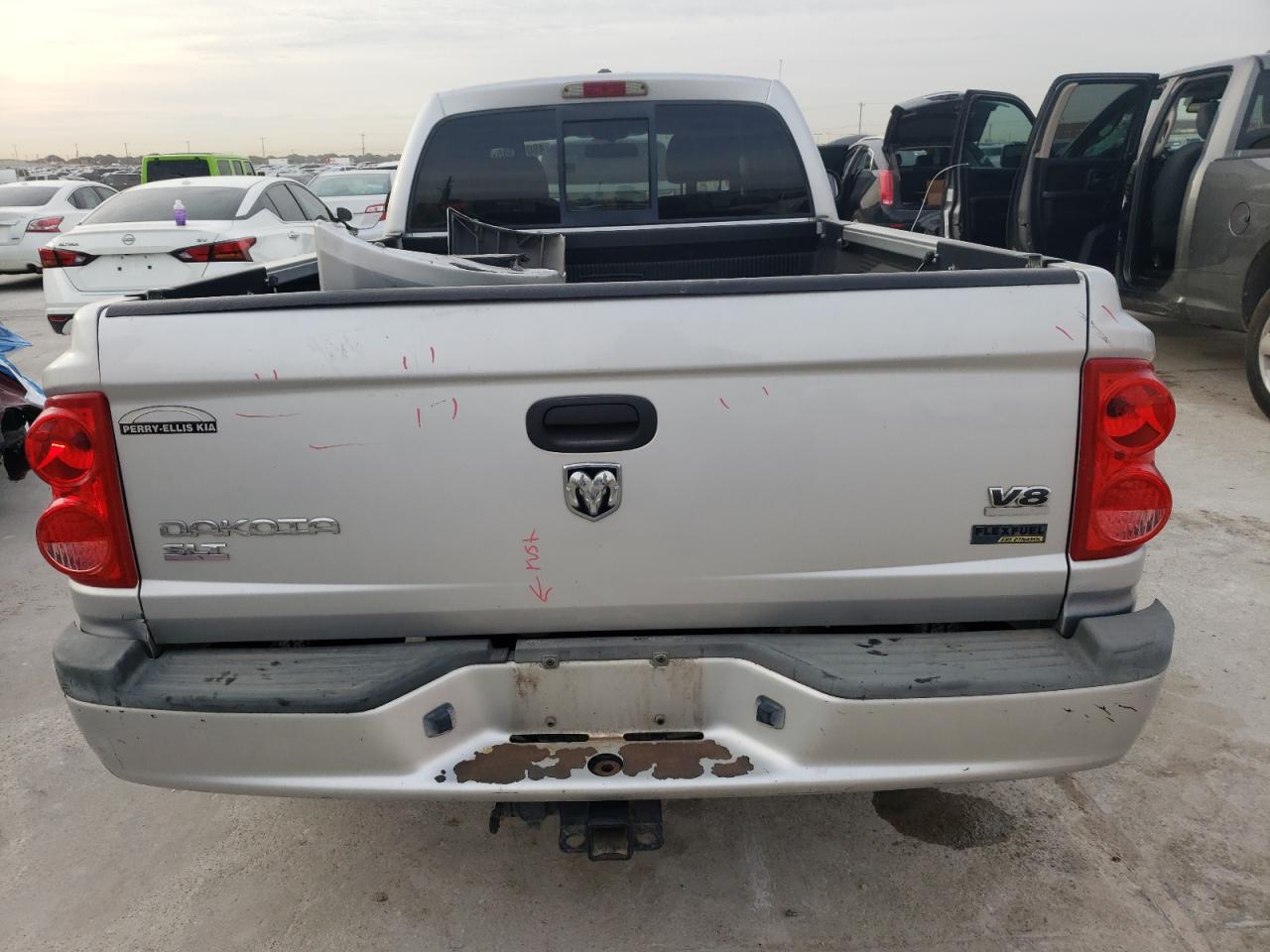 2007 Dodge Dakota VIN 1D7HW42P47S128524 Copart auction photo, front end / minor dent/scratches damage thumbnail 6